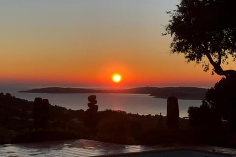 Breathtaking sea view over Saint-Tropez House in Cogolin