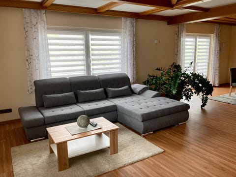 Communal lounge/ TV room, Living room, Seating area