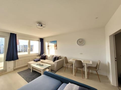 Photo of the whole room, Seating area