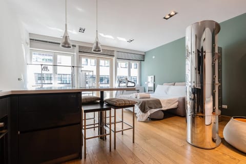 Photo of the whole room, Dining area