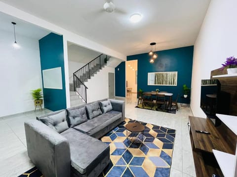Communal lounge/ TV room, Living room, Seating area, Evening entertainment