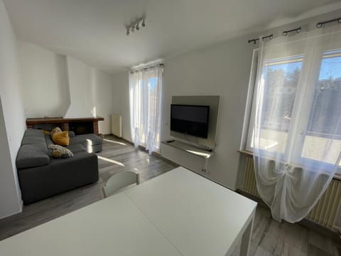 Communal lounge/ TV room, Seating area, Dining area
