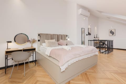 Bed, Bedroom