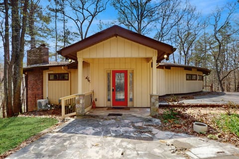 Red Fox Lair House in Franklin
