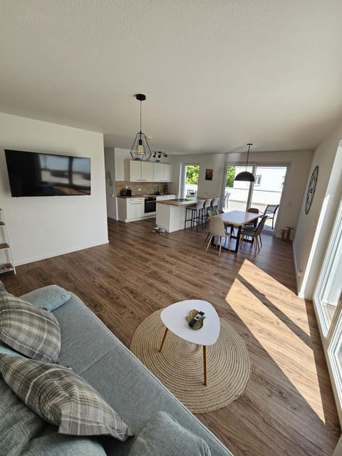 TV and multimedia, Living room, Seating area, Dining area, pet friendly
