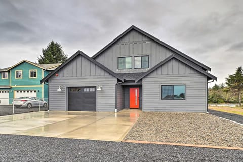 Modern Ocean Shores Getaway with Dock! House in Ocean Shores