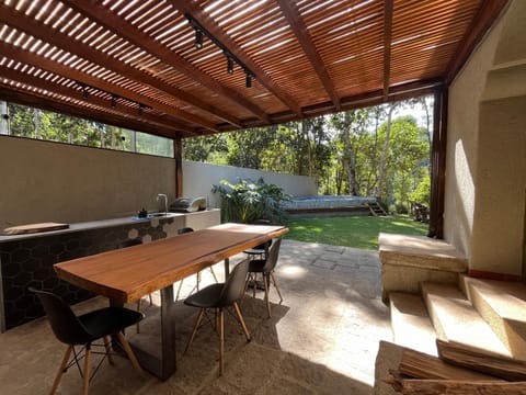 Day, BBQ facilities, Garden, Seating area, Dining area, Garden view