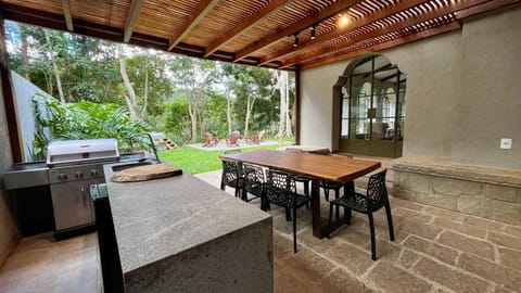 BBQ facilities, Garden, Dining area, Garden view