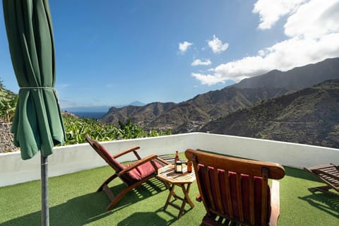 Property building, Balcony/Terrace, Living room
