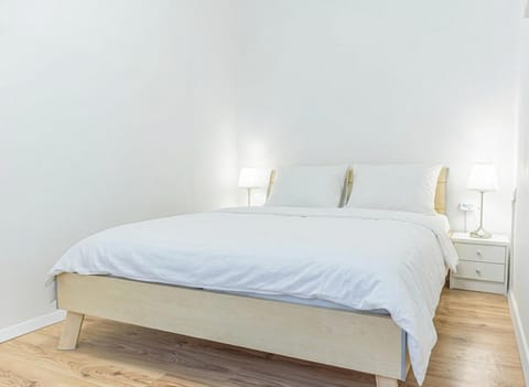 Property building, Bed, Bedroom