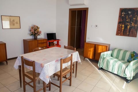 TV and multimedia, Living room, Dining area