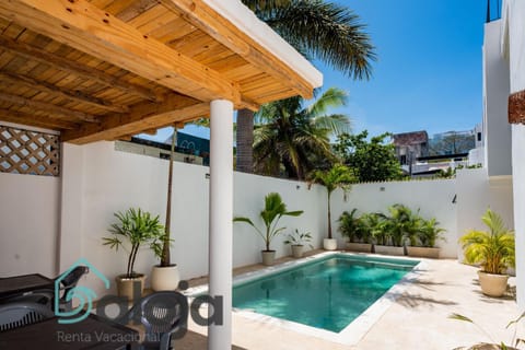 Swimming pool, Swimming pool