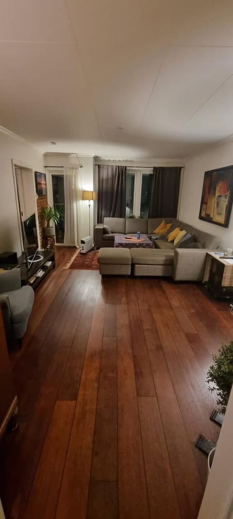 TV and multimedia, Living room, Photo of the whole room, Seating area, flat iron