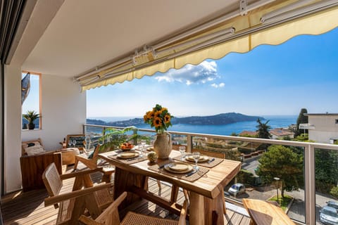 Patio, View (from property/room), Balcony/Terrace, Dining area, Sea view