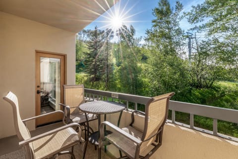 Balcony/Terrace, Mountain view, Mountain view