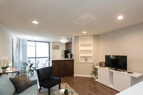 Skyline Terrace Executive Jr One Bedroom with Balcony and Pool Apartment in West Hollywood