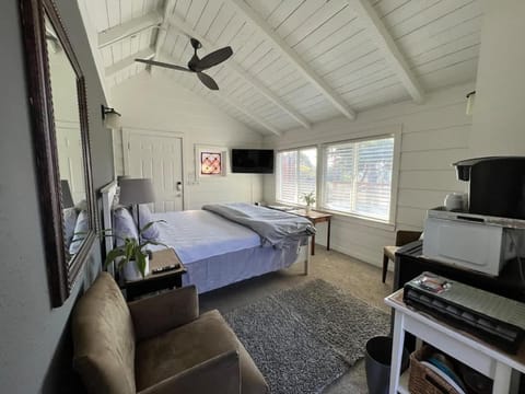 The Midtown Cottage- w/ Private Entrance and Views House in Santa Cruz