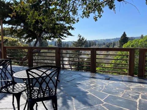 The Midtown Cottage- w/ Private Entrance and Views House in Santa Cruz