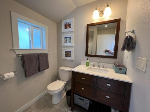 The Midtown Cottage- w/ Private Entrance and Views House in Santa Cruz