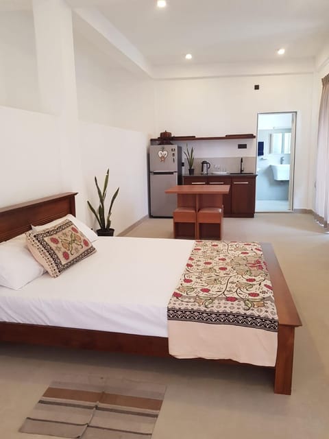 Bed, Kitchen or kitchenette, Photo of the whole room, Bedroom