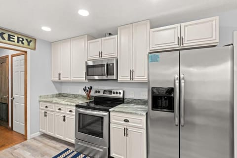 Kitchen or kitchenette, dishwasher, minibar, pet friendly, stove