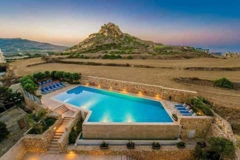 Swimming pool, sunbed