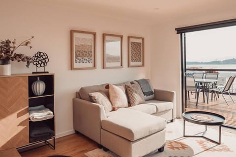 Natural landscape, Balcony/Terrace, Seating area