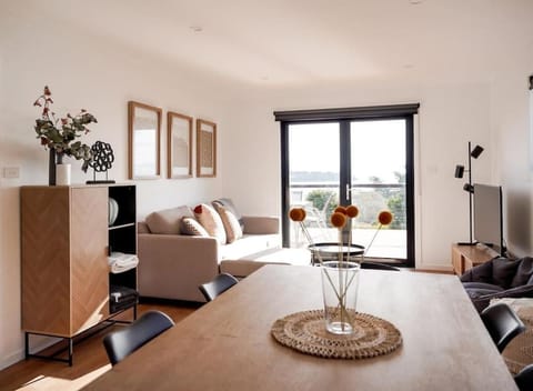 TV and multimedia, Living room, Photo of the whole room, Seating area