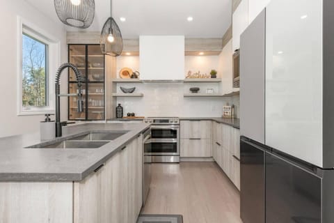 The Wabi Sabi 4-bedrooms designer home House in Ottawa