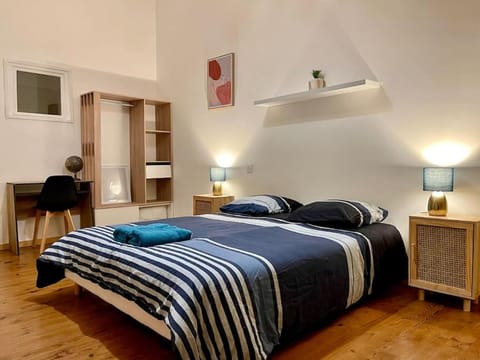 Bed, Photo of the whole room, Bedroom