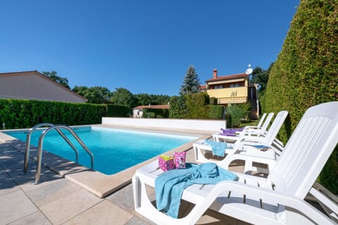 Swimming pool, sunbed