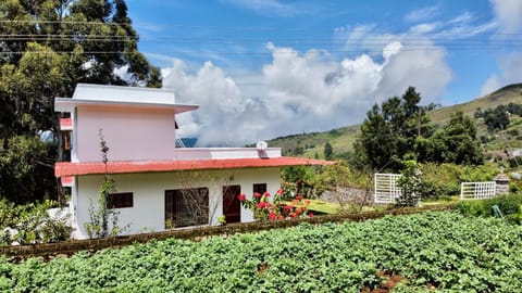 Property building, Day, Natural landscape, Garden, Garden view, Mountain view