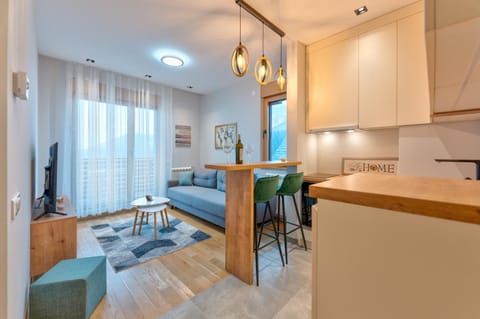 TV and multimedia, Kitchen or kitchenette, Living room, Dining area