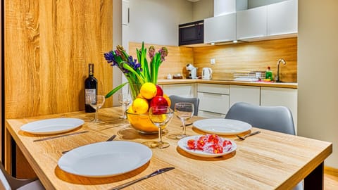 Dining area, Food