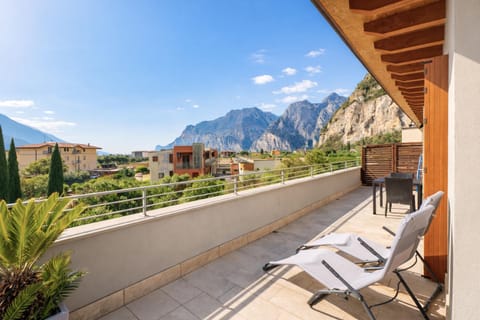 Day, Natural landscape, View (from property/room), Balcony/Terrace, Mountain view, sunbed