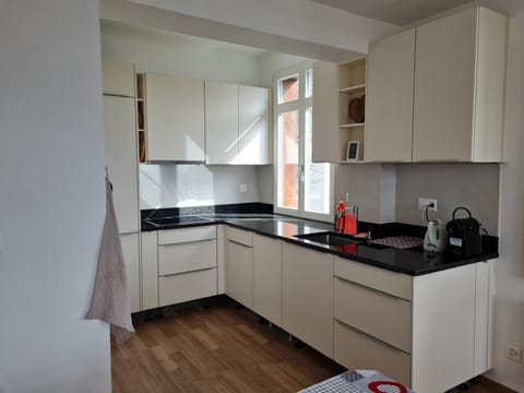 Coffee/tea facilities, Kitchen or kitchenette, dishwasher, minibar, pet friendly, stove