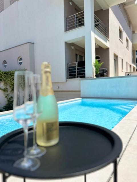 Day, Pool view, Swimming pool, sunbed
