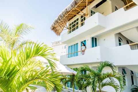 Property building, Day, Balcony/Terrace