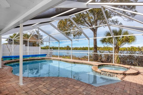 Hot Tub, Swimming pool