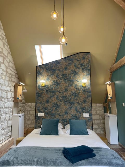 Bed, Bathroom, Photo of the whole room, Bedroom