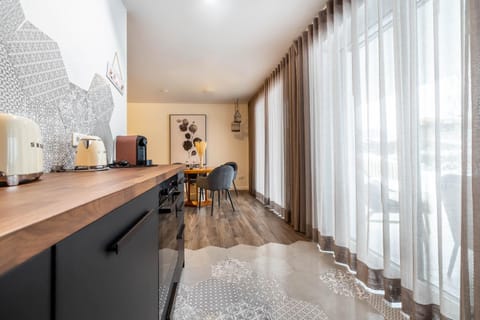 View (from property/room), View (from property/room), Kitchen or kitchenette, Garden view, River view, dishwasher, toaster