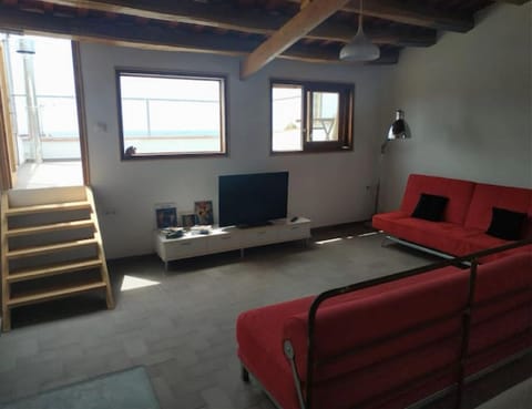 TV and multimedia, Seating area
