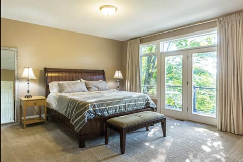 Bed, Balcony/Terrace, Bedroom