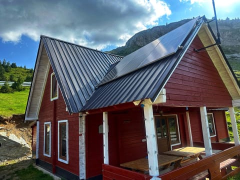 Mariash Woodhouse I Sauna I Stargazing Glasshouse House in Montenegro