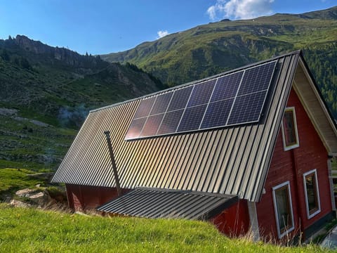 Mariash Woodhouse I Sauna I Stargazing Glasshouse House in Montenegro