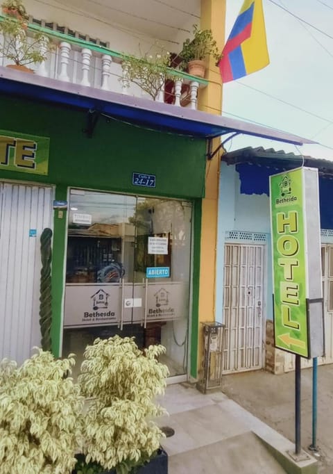 Facade/entrance