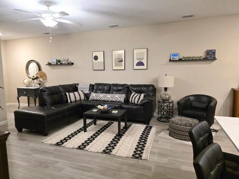 Living room, Photo of the whole room, Seating area