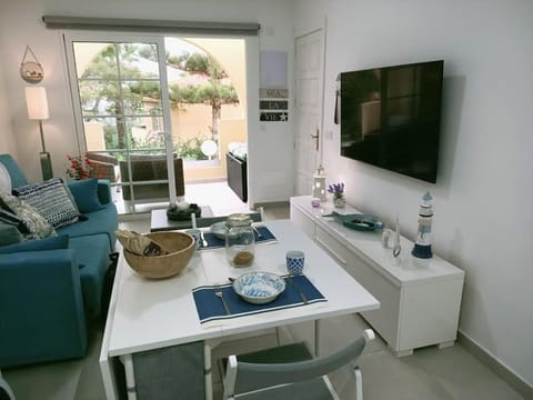 Living room, Seating area, Dining area