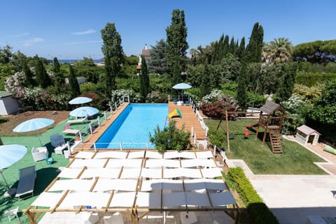 Garden, Swimming pool