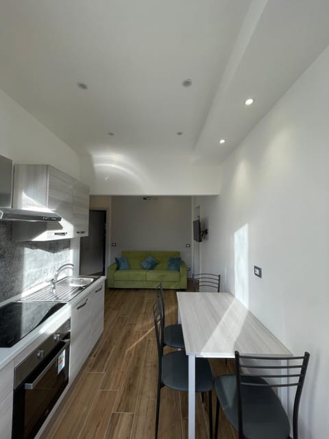 Kitchen or kitchenette, Living room, Seating area, Dining area, pet friendly, stove